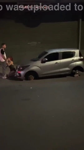 Watch and download free porn tube video of A primeira noite de uma prostituta na rua termina em um encontro sexual quente.